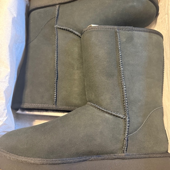 Black UGG boots size 10 - Picture 1 of 6